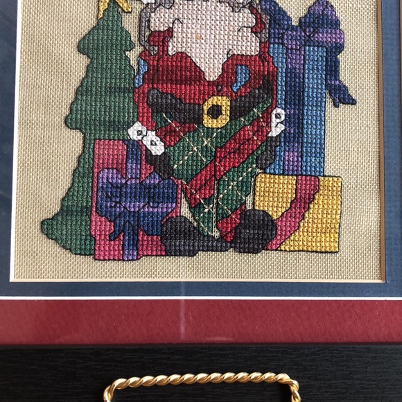 SANTA  GNOME  WITH GIFTS- HANDMADE NEEDLEPOINT - FREMED-BRAND NEW - Picture 7 of 9